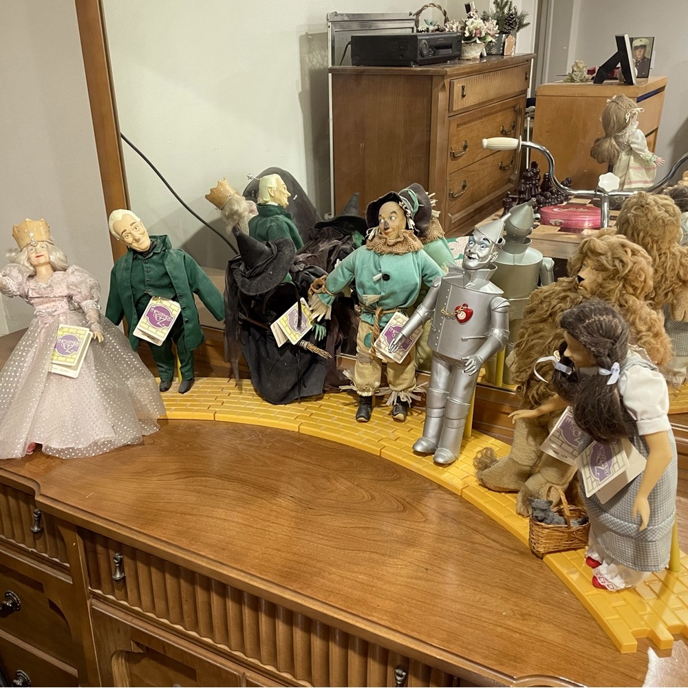Wizard of Oz set great condition all have stands